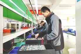 “退役”电池在这里变废为宝图片