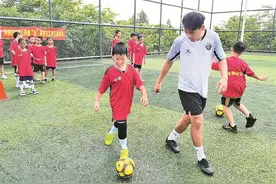童心同德 “足”够快乐 宝龙同德这场足球公益培训给孩子暑期生活添乐趣图片