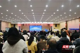 湖南省初中数学、物理和历史学科主题教学研讨会在娄底举行图片