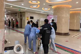 长沙一孕妈把孩子生在了卫生间，孕妇出现这些情况切勿掉以轻心！图片