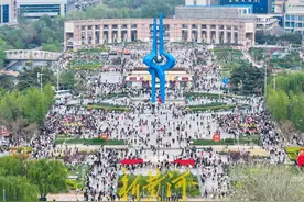 22家景区共接待游客142万人次，春和景明的济南，为何又爆了？图片