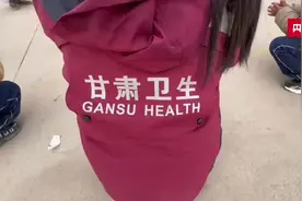 在现场｜小朋友围唱丢手绢  童年小游戏治愈每一颗心图片