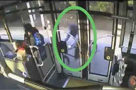 老人为躲避超宽大货车与公交车相撞，法院判货车司机和老人共担责图片