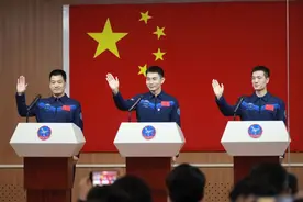 神舟十八号航天员乘组简历公布图片