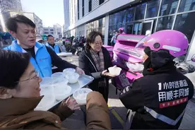 巧手摇元宵 团圆在安贞图片