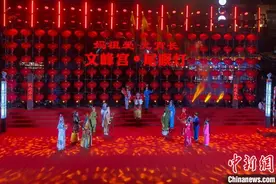“尾暝灯”民俗踩街活动莆田上演 两岸妈祖信众共祈平安图片