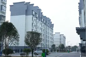 挂红灯笼贴对联！探访华容团洲垸安置房小区，首批入住村民：很开心，全家能一起过好年图片