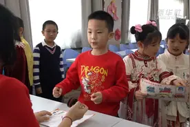 萌娃闯关迎“乐考” 校园教育欢乐多图片