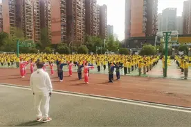 武汉中小学课间集体“加时”！40分钟玩转咏春、太极、功夫扇……校长揭秘：要让学生有汗有光图片