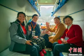 山西开行今年首趟“港澳”旅游专列图片