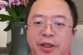 周鸿祎去拍短剧了！网友：剧名《40岁红衣教主爱上离异欠着360万的我》？图片