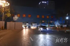 恢复通车！人民路首座过街天桥主体建设完工图片
