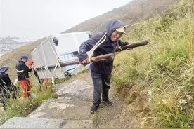 守山人扎西曲培：十二载守护南山公园 见证荒山变绿林图片