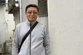 66岁美籍华文作家叶周，在安徽寻根时突发疾病逝世图片
