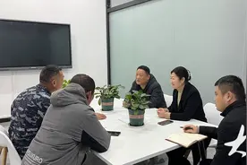 这里有一个流动式矛盾调解站——鲁南乡间的“和事车”图片