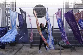 白族扎染：蓝白之中浸染传承图片
