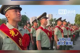 武警湖北总队退役老兵光荣返乡图片