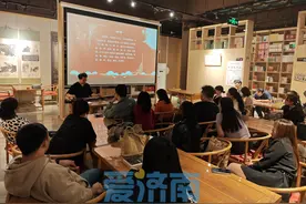 泉在济南享金秋 | 多国文化交流 超然楼千里共奏  济南国际学生体验中国非遗——古琴图片