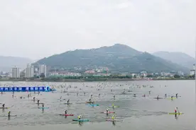 “汉丰湖是发展桨板运动的理想场所”图片