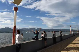 女子在昆明海埂大坝拍了这个视频，全网谴责！封禁！图片