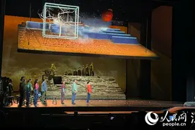靳东主演话剧《温暖的味道》在南京上演图片