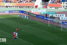 半场3:0!费南多补时点射破门，山东泰山3:0河北沧州图片