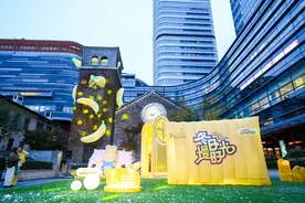 凯德携手环球产品，“小黄人”登陆长宁来福士钟楼图片