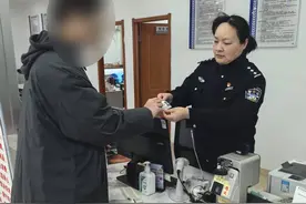 东湖警方15分钟极速补证，为考生护航！图片