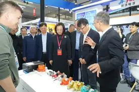 上海企业亮相第26届大连国际工业博览会图片