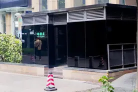 对文体娱乐酒店网吧餐饮等控烟问题多发场所全覆盖执法！本市大力开展重点场所控烟集中执法图片