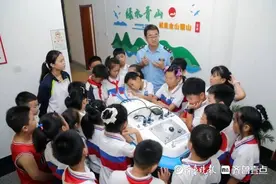 学环保知识、做环保实验，崂山生态环境分局开设“暑期绿色课堂”图片