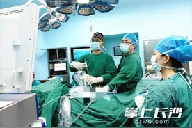 “高低肩”与“鼓包背”，家长和老师要多留意图片
