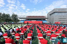 立报国强国大志向，做挺膺担当奋斗者！北京石油化工学院举行2024级新生开学典礼图片