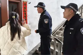 岑巩县㵲水街道：楼顶养鸡“扰了邻” 警社联动促和谐图片