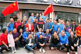 瑞典乒乓球主教练约尔根·佩尔森一行到寿酒集团参观交流图片