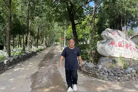 门头沟妙峰山镇桃园村：清走淤泥后重现鲜花小道图片