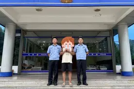 因家庭矛盾，儿子将父亲拖鞋从29层扔下砸中路人图片