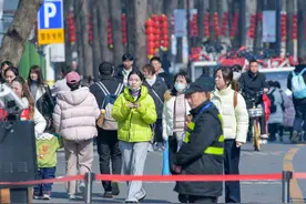 大年初一，东湖绿道游人爆满图片