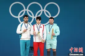 （巴黎奥运）中国举重第四金，刘焕华男子102公斤级夺冠图片