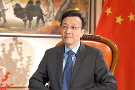 “一带一路”倡议十周年专访：中国驻哈萨克斯坦大使张霄视频封面