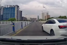 司机超车后突然急刹车    阜阳交警：处罚图片