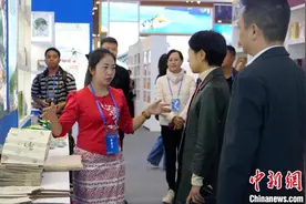 云南临沧：非遗傣族造纸产品焕发生机远销国外图片