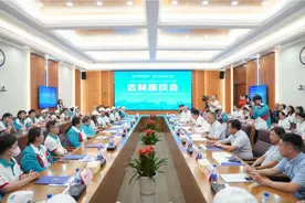 韩红基金会乡镇急救室·基层医护人员专科培训座谈会暨培训基地授牌仪式在吉大一院举行图片