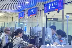 受免签政策带动影响 福州机场暑期出入境旅客比增约50%图片