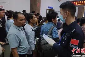 中缅边境瑞丽口岸一季度出入境人员超116万人次图片