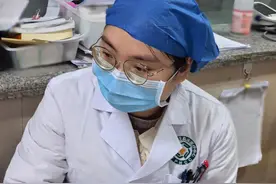 仁心温暖过新年 致敬坚守岗位血透人图片