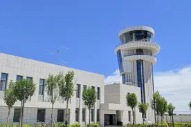 新疆空管局阿克苏空管站新塔台开启过渡运行图片