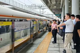 走出张槎看张槎！街道书记带队乘“湾区地铁”出外考察图片