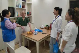 亲如母女！这对婆媳让人羡慕图片