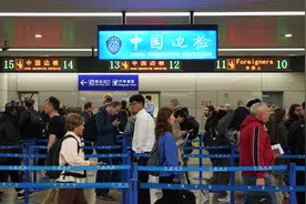 斯洛伐克等9国免签政策试行，浦东国际机场口岸迎来首批免签入境旅客图片